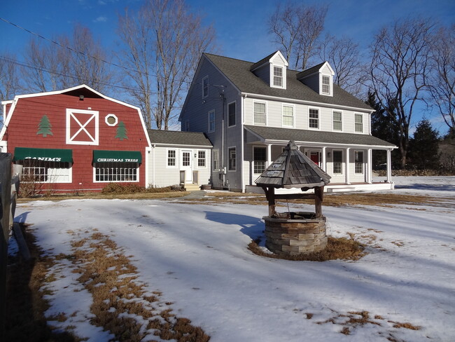 Building Photo - 128 Center Rd