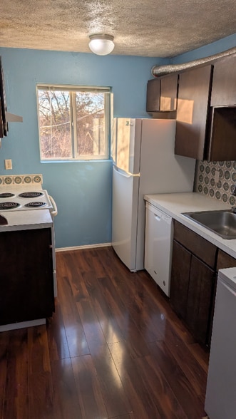 Building Photo - 12021 E Mansfield Ave