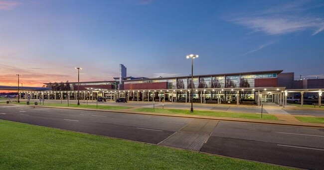 Building Photo - 4577 SW Regional Airport Blvd