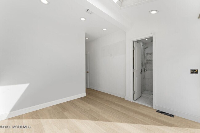 Building Photo - 807 Chestnut St