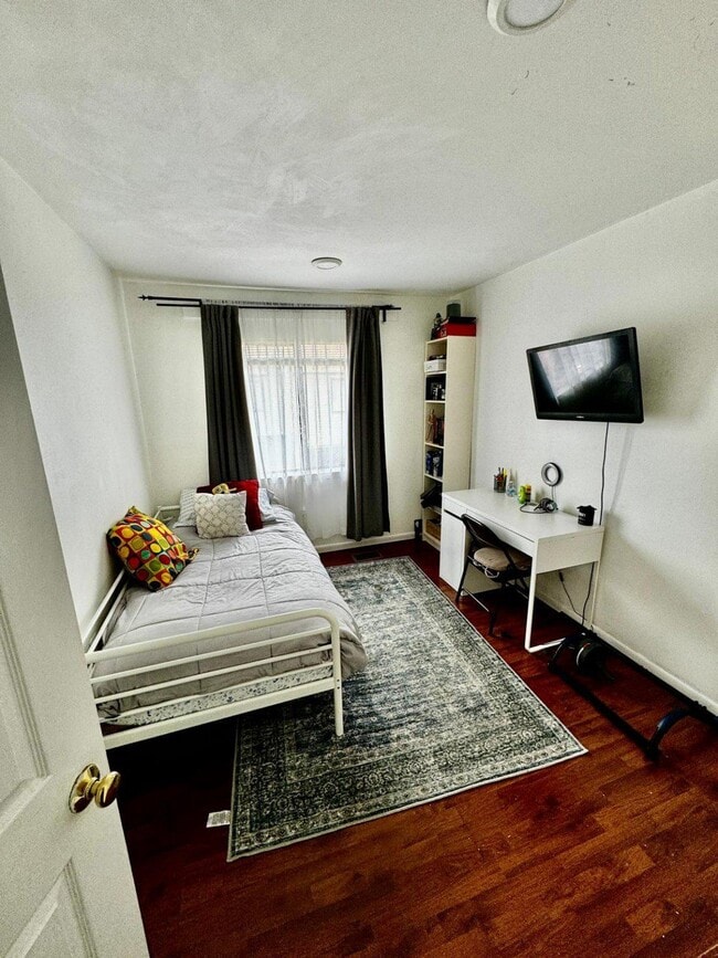 Building Photo - 8402 Jinetes Ct