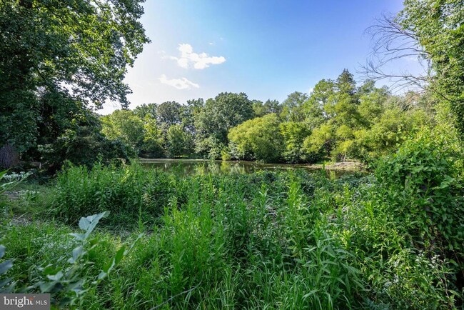 Building Photo - 18 Lakeview Dr