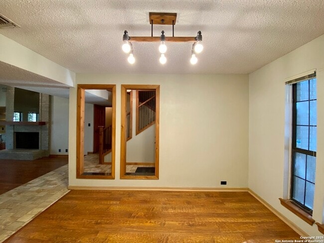 Building Photo - 8911 Shady Leaf