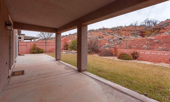 Building Photo - Beautiful Home in Coral Canyon