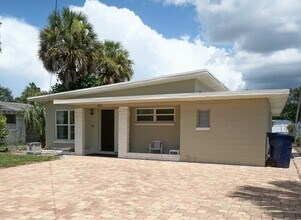 Building Photo - Charming 3/2 home in South Tampa
