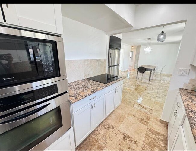 Building Photo - 101 SE 14th Pl