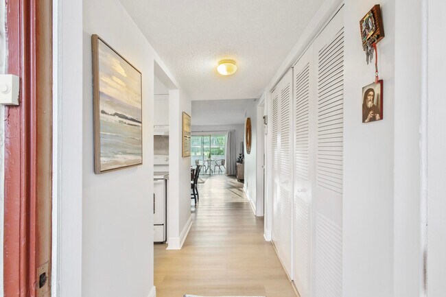 Building Photo - 20 Abbey Ln