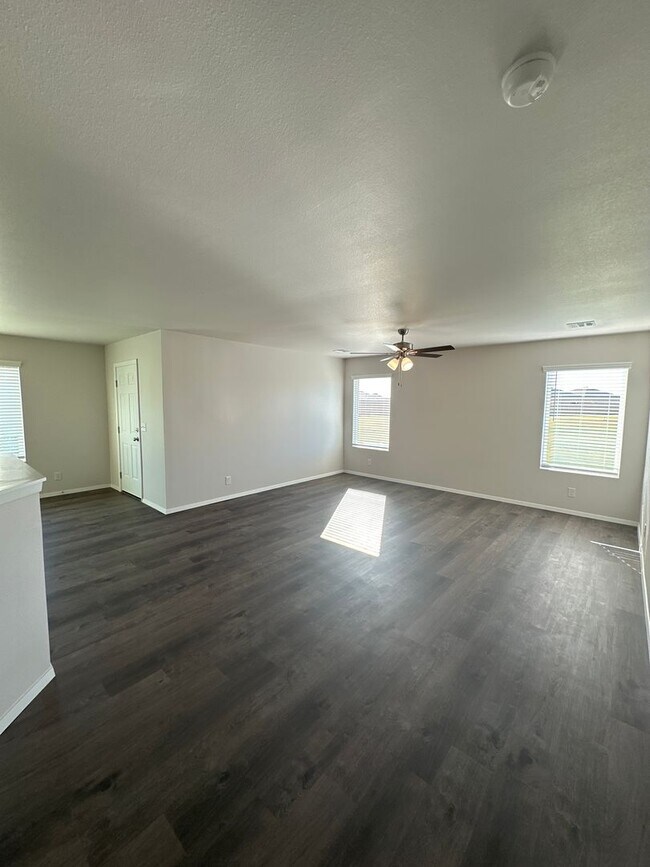 Building Photo - Now Pre-Leasing — Cozy & Modern 3 Bed / 2 Bath Home in Broken Arrow — Don’t Miss Out!