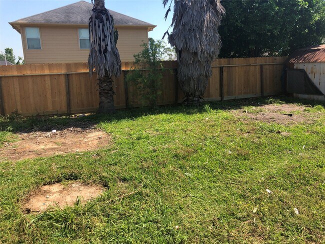 Building Photo - 12427 Chalmette St