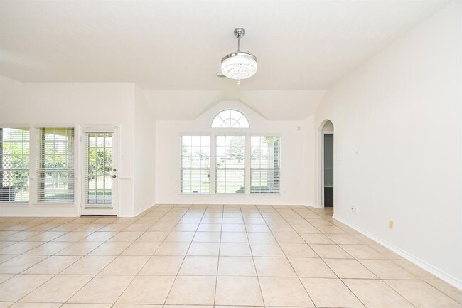 Building Photo - 10206 Hahns Peak Dr