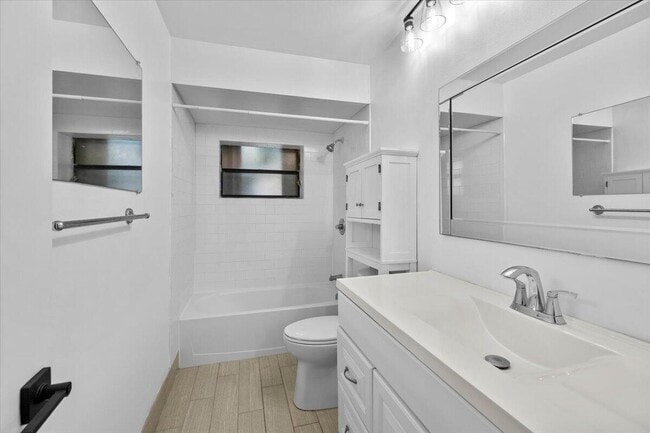 Building Photo - 5434 NW 87th Terrace