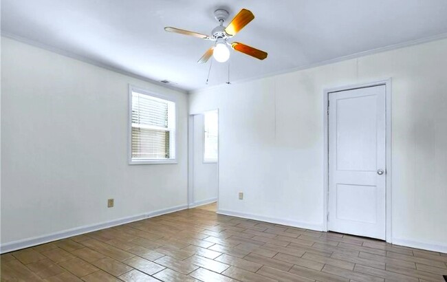 Building Photo - 803 Googe St