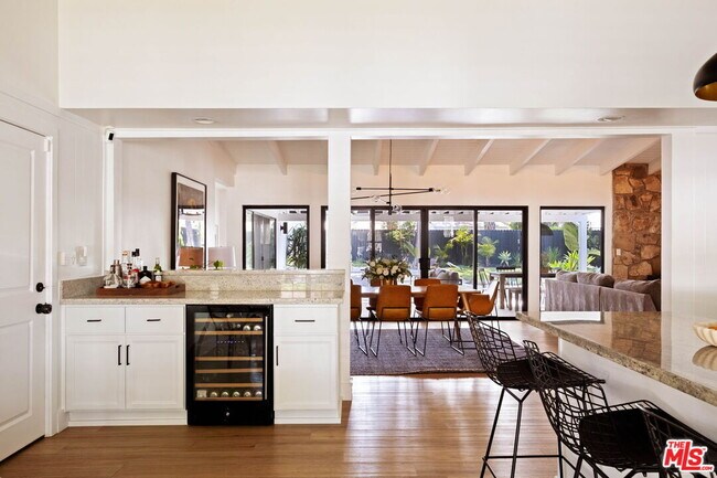 Building Photo - 4735 Degovia Ave