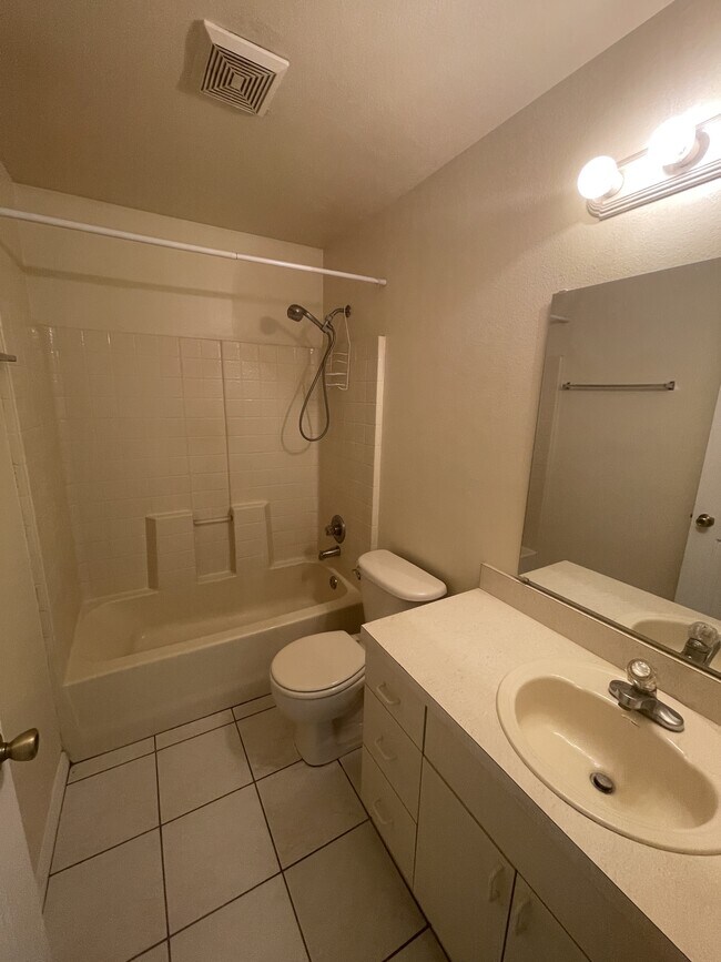 Building Photo - 3049 Mandeville St