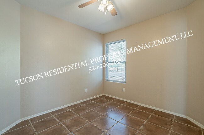 Building Photo - 7623 S Meadow Spring Way