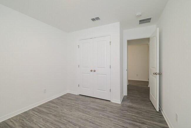 Building Photo - 206 Linda Ln
