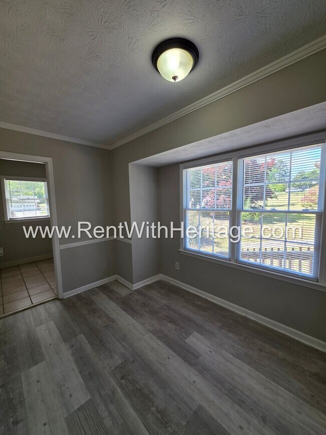 Building Photo - 7016 Skyline Dr