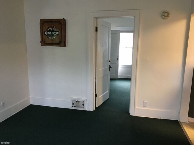 Building Photo - 2 br, 1 bath House - 917 W South St 917 W ...