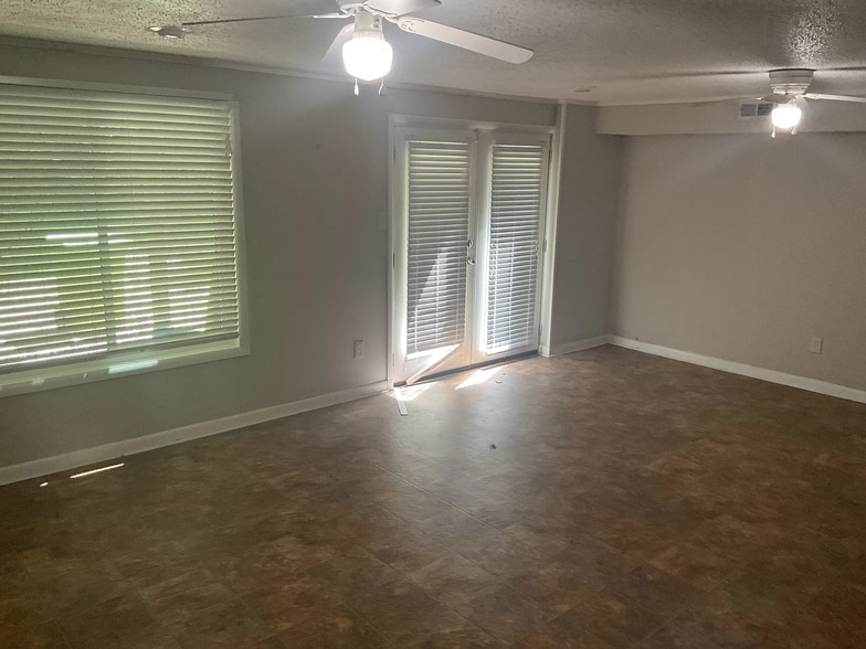 Building Photo - 816 Green Ridge Dr