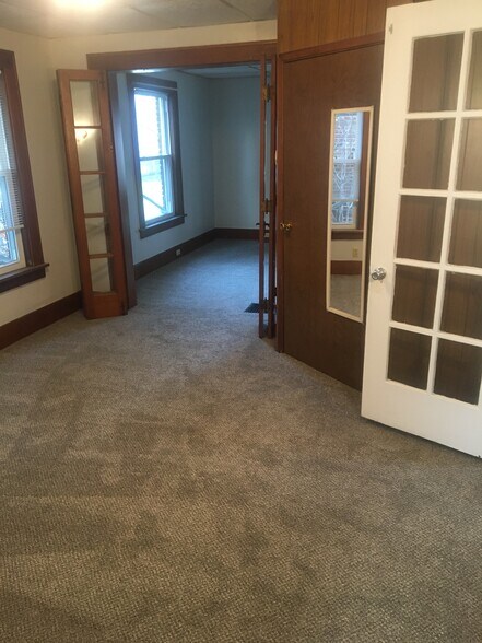 Building Photo - 1129 Brown Ave