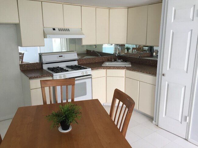 Building Photo - 22 Sharrotts Rd