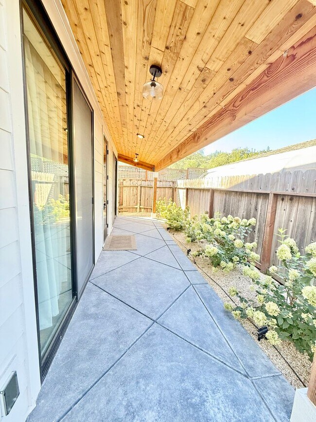 Building Photo - Beautiful Furnished New Construction Calis...