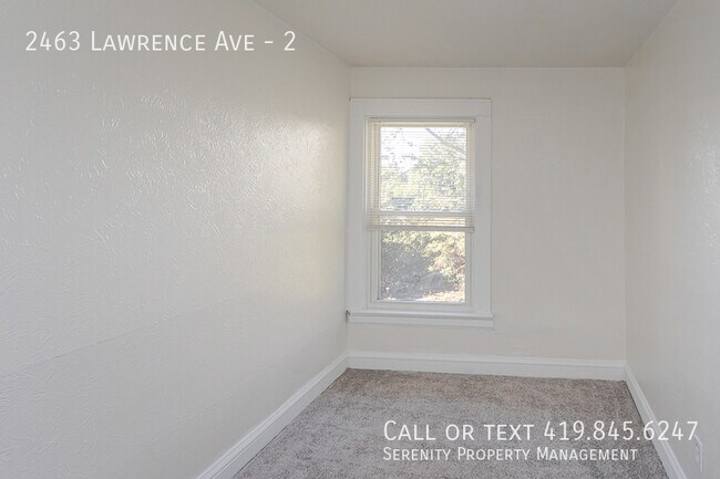 Building Photo - 2463 Lawrence Ave