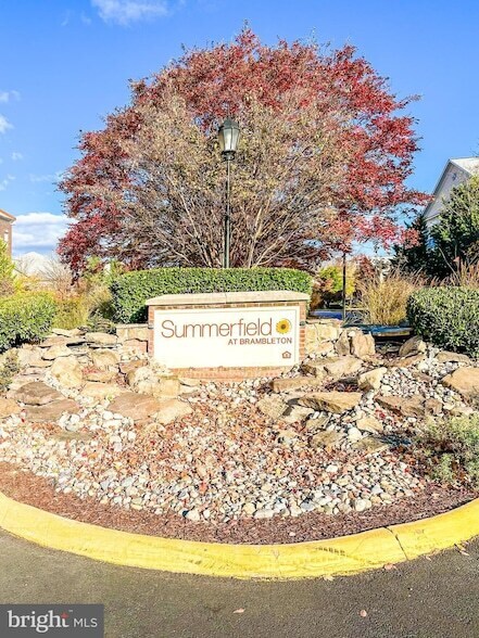 Building Photo - 42421 Rockrose Square