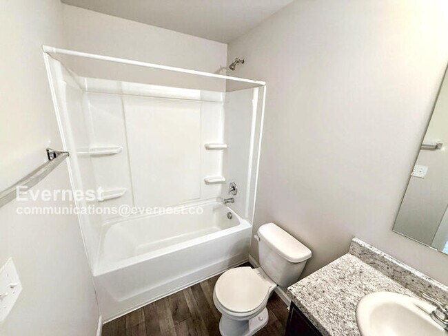 Building Photo - 192 Stonebriar Dr