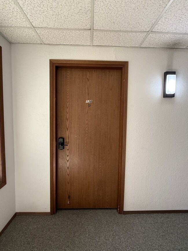 Building Photo - Well Maintained 2BD/2BTH Lynnwood Condo for Lease in Gated Community!