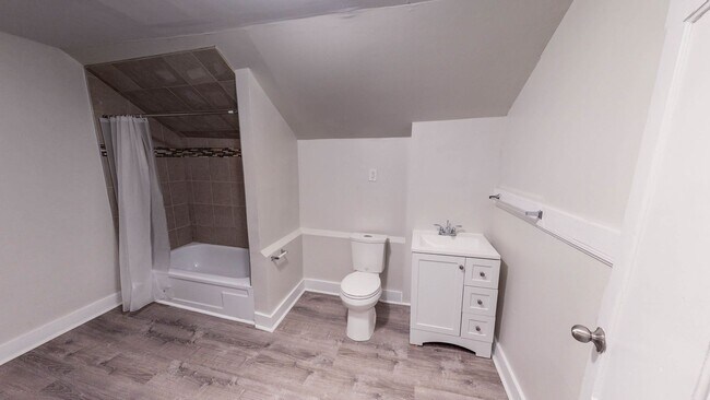 Building Photo - 244