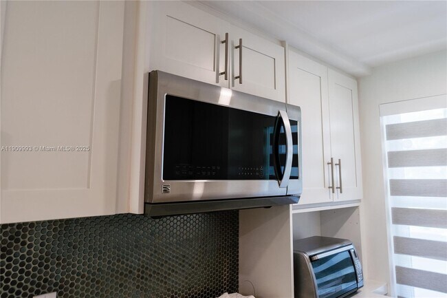 Building Photo - 4017 N Cypress Dr