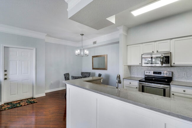 Building Photo - 9212 Myrtlewood Cir W