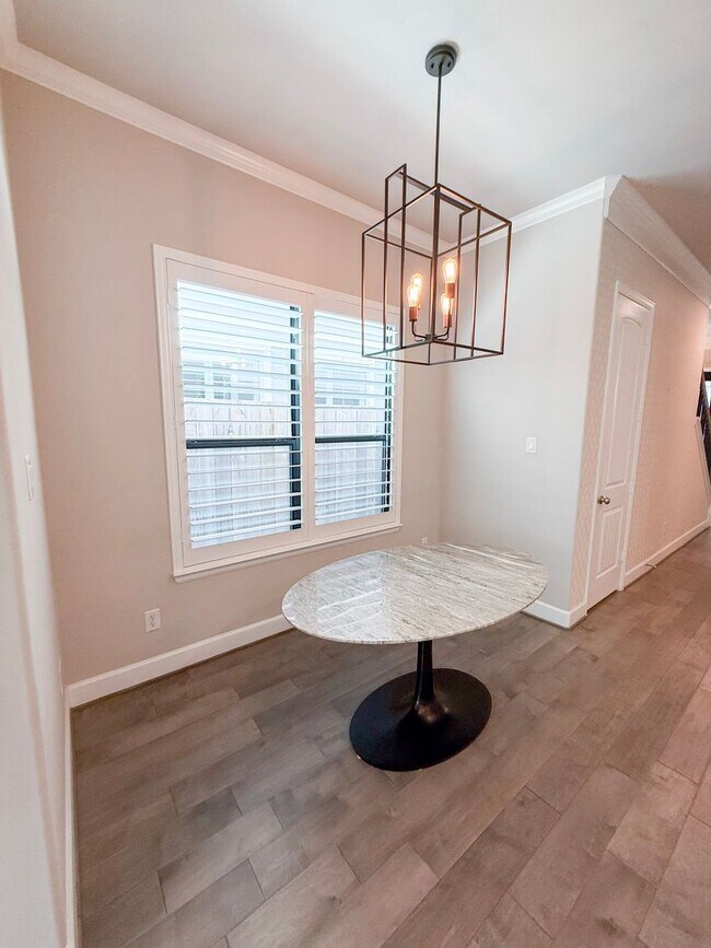Building Photo - Come view this home located in the heart o...