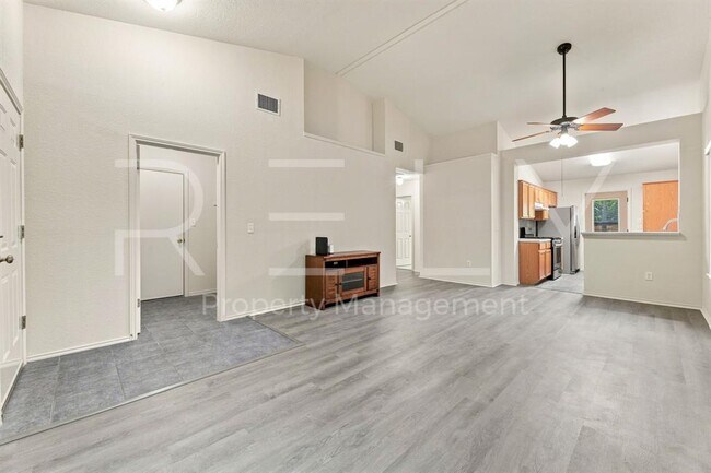 Building Photo - 103 Prairie Springs Loop
