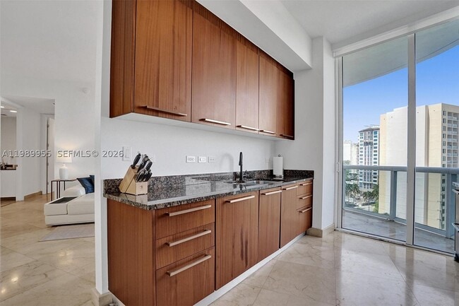 Building Photo - 16001 Collins Ave