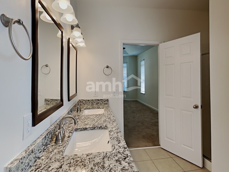 Building Photo - 518 Anglewood Trace