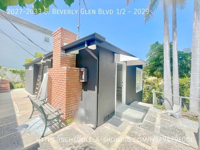 Building Photo - Beautiful Newly Remodeled Modern Large 1 B...