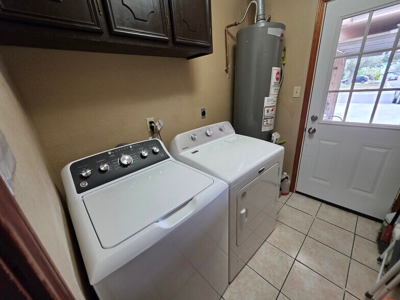 Building Photo - 209 La Silla Dr