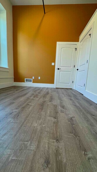 Building Photo - 177 Chestnut St