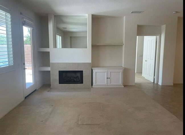 Building Photo - Gated Community in North Indio