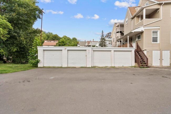 Building Photo - 121 N State St