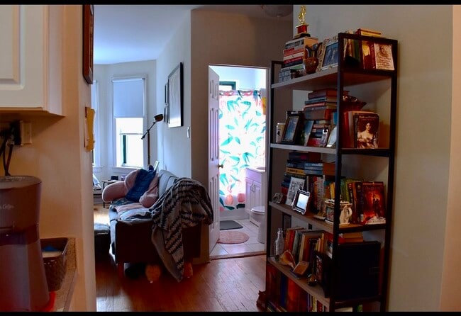 Building Photo - 3843 N Greenview Ave