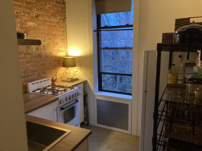 Kitchen - 596 Decatur St