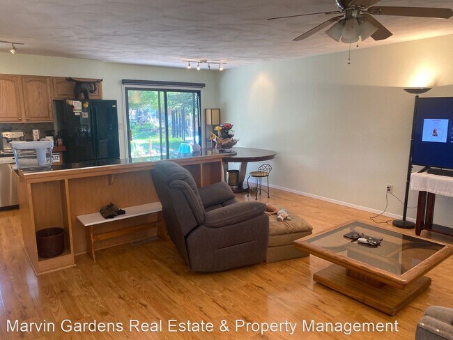 Building Photo - 4 br, 2 bath House - 646 Elliott St.