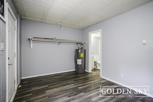 Building Photo - 1223 S Franklin St