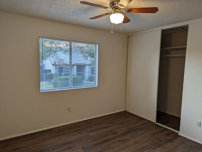 Building Photo - End unit 2 bedroom - Small Pets OK