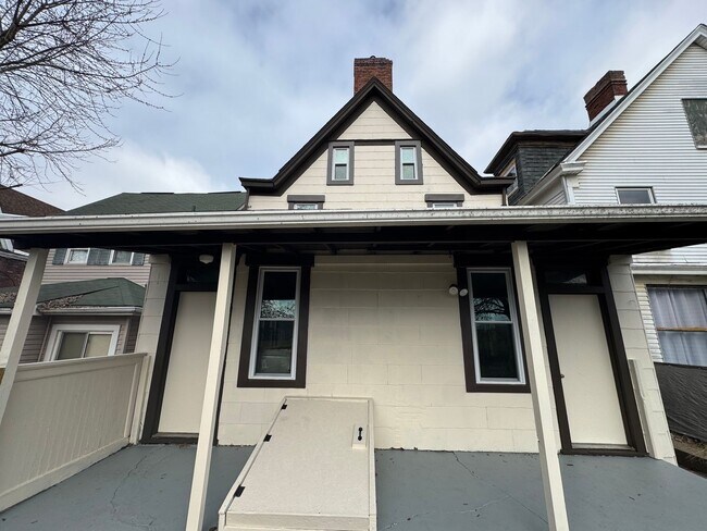 Building Photo - Renovated 3/1 Duplex In The Heart Of Pitcairn!! Available Now!