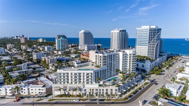 Building Photo - 401 N Birch Rd