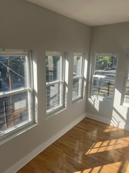 Main room small area for extra room - 62 Farley Ave